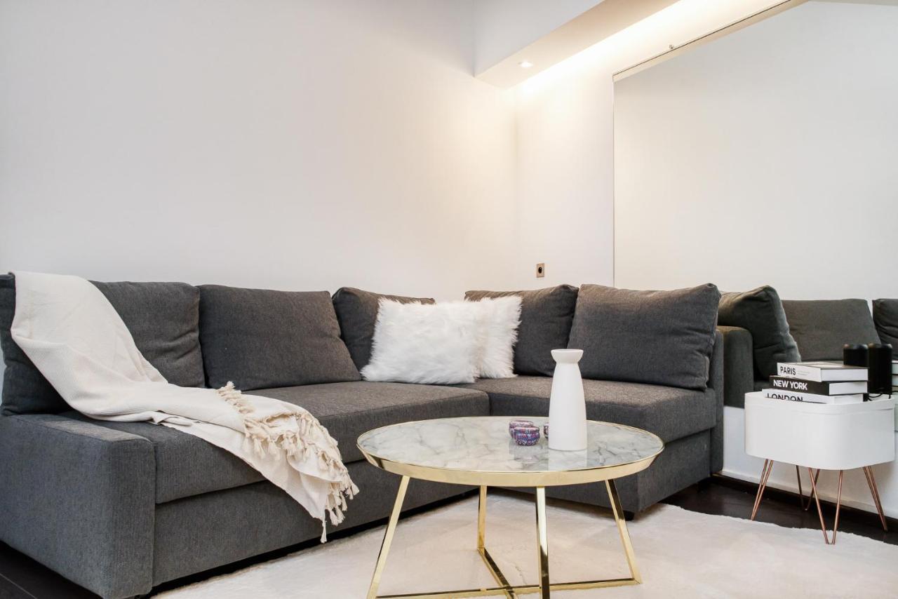 Appartement Place Des Lices Avec Parking Saint-Tropez Exteriör bild