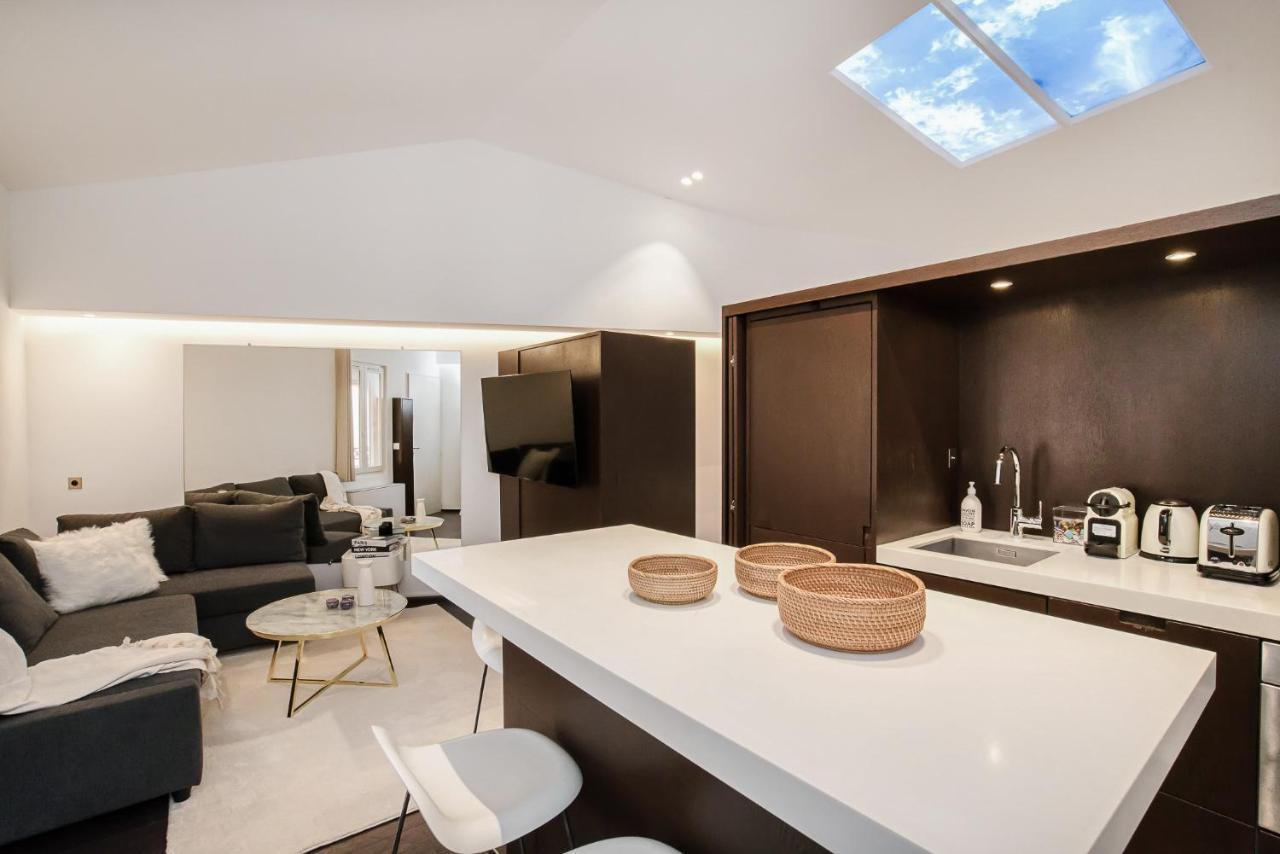 Appartement Place Des Lices Avec Parking Saint-Tropez Exteriör bild